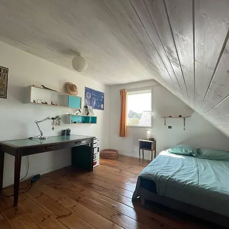 Maison En Bois Avec Piscine A 1000 M Des Plages. *